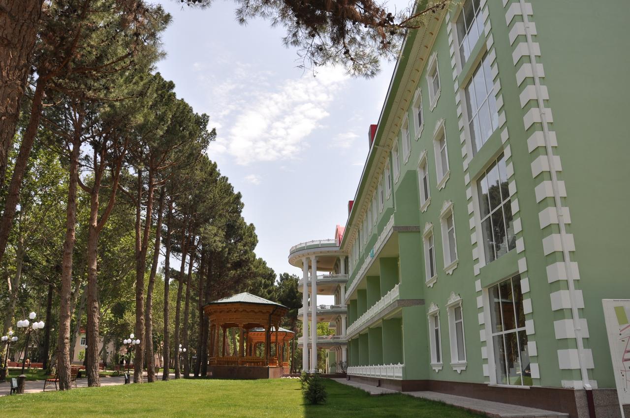 Bahoriston Hotel Guliston Ngoại thất bức ảnh